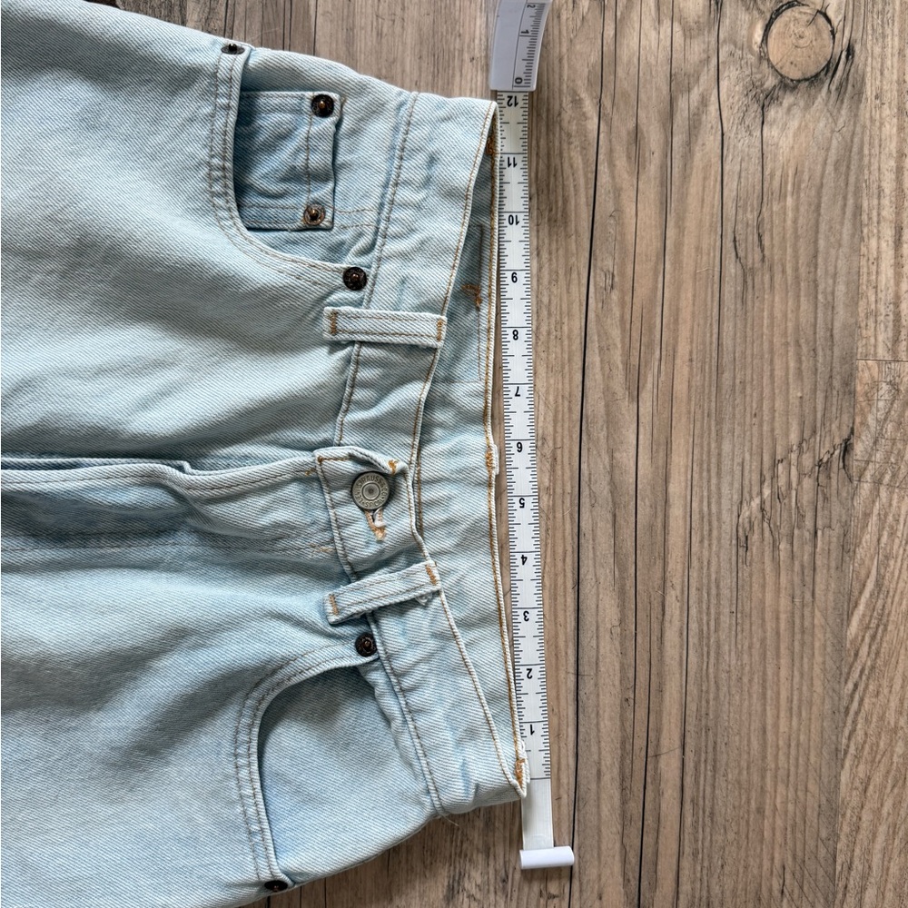 Vintage Levi's Women's High Rise Light Blue Jean